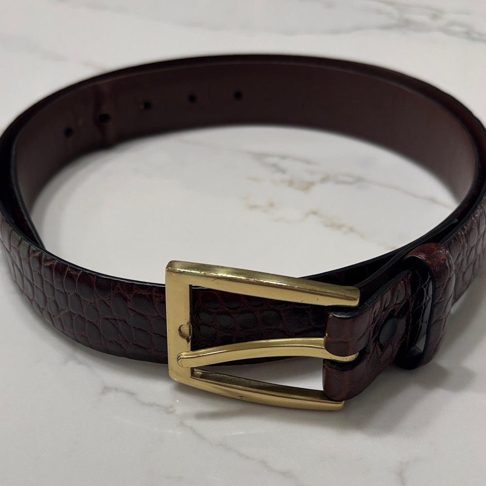 Elegant Crocodile Pattern Belt with Gold Buckle